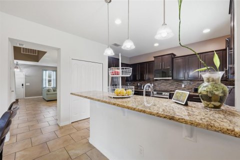 House in Davenport, Florida 4 bedrooms, 260.96 sq.m. № 2231747 - photo 15