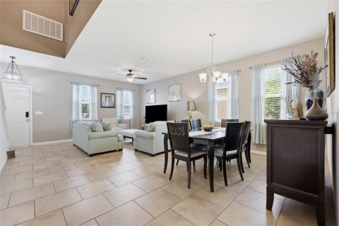 House in Davenport, Florida 4 bedrooms, 260.96 sq.m. № 2231747 - photo 10