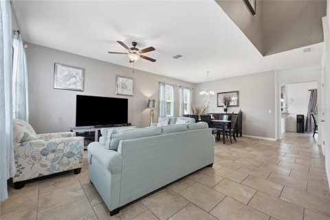 House in Davenport, Florida 4 bedrooms, 260.96 sq.m. № 2231747 - photo 11