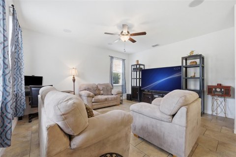 House in Davenport, Florida 4 bedrooms, 260.96 sq.m. № 2231747 - photo 22