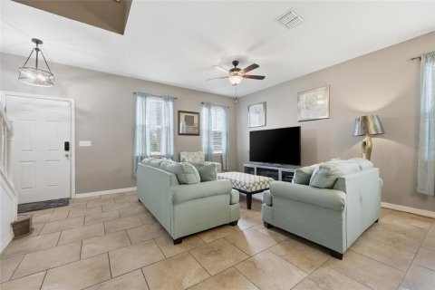 House in Davenport, Florida 4 bedrooms, 260.96 sq.m. № 2231747 - photo 9
