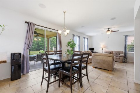 House in Davenport, Florida 4 bedrooms, 260.96 sq.m. № 2231747 - photo 19