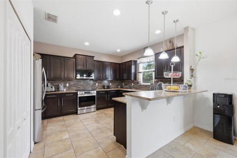 House in Davenport, Florida 4 bedrooms, 260.96 sq.m. № 2231747 - photo 17