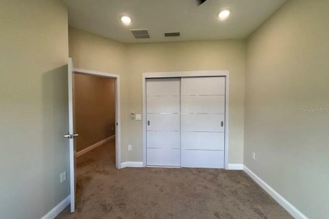 Townhouse in Davenport, Florida 4 bedrooms, 206.61 sq.m. № 2379355 - photo 28