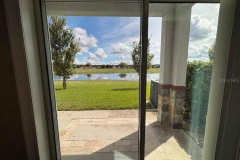 Townhouse in Davenport, Florida 4 bedrooms, 206.61 sq.m. № 2379355 - photo 13