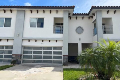 Townhouse in Davenport, Florida 4 bedrooms, 206.61 sq.m. № 2379355
