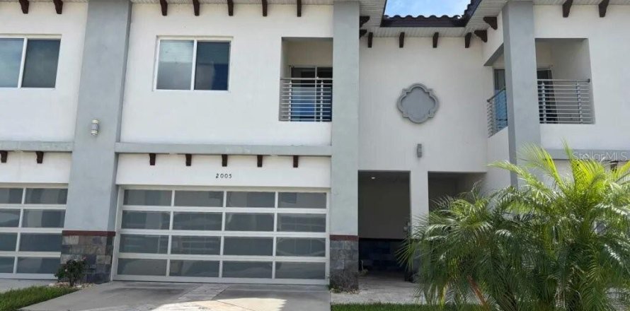 Townhouse in Davenport, Florida 4 bedrooms, 206.61 sq.m. № 2379355