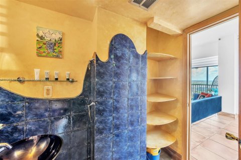 Condo in Aventura, Florida, 2 bedrooms  № 1951708 - photo 14