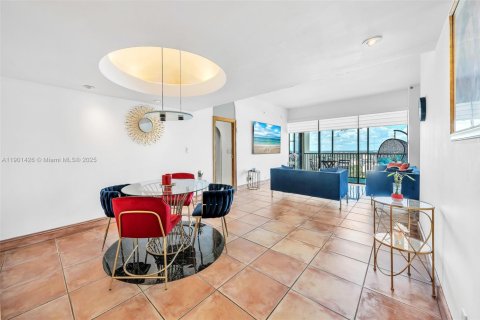 Condo in Aventura, Florida, 2 bedrooms  № 1951708 - photo 8