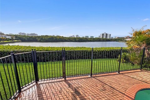 Casa en venta en Aventura, Florida, 4 dormitorios, 243.59 m2 № 1935622 - foto 3