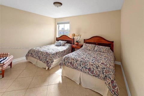 Casa en venta en Aventura, Florida, 4 dormitorios, 243.59 m2 № 1935622 - foto 15