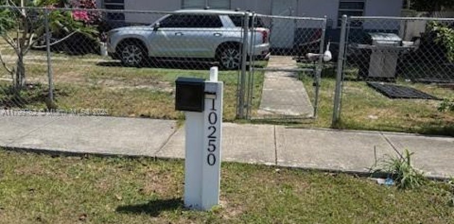 Land in Miami, Florida № 1727950