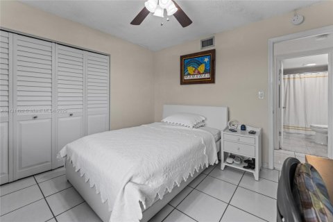 Copropriété à vendre à Miami, Floride: 2 chambres, 86.4 m2 № 2089167 - photo 10