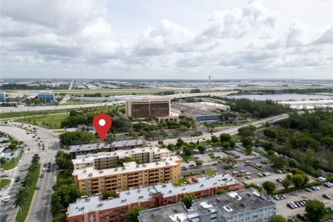 Copropriété à vendre à Miami, Floride: 2 chambres, 86.4 m2 № 2089167 - photo 2