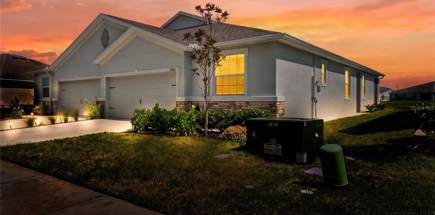 House in Wesley Chapel, Florida 3 bedrooms, 147.44 sq.m. № 2396219
