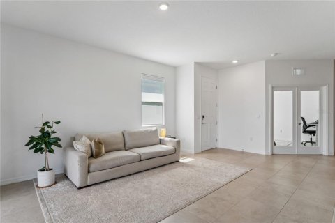 House in Wesley Chapel, Florida 3 bedrooms, 147.44 sq.m. № 2396219 - photo 13