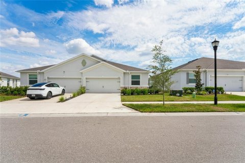 House in Wesley Chapel, Florida 3 bedrooms, 147.44 sq.m. № 2396219 - photo 8