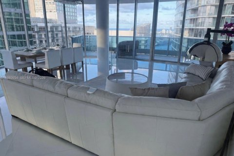 Condominio en venta en Miami, Florida, 2 dormitorios, 228.26 m2 № 2043880 - foto 3