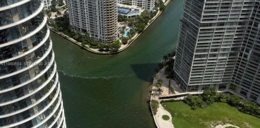 Condominio en Miami, Florida, 2 dormitorios  № 2043880