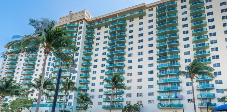 Condo à Sunny Isles Beach, Floride, 1 chambre  № 2071817
