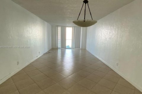 Copropriété à vendre à Sunny Isles Beach, Floride: 1 chambre, 93.37 m2 № 2071817 - photo 10