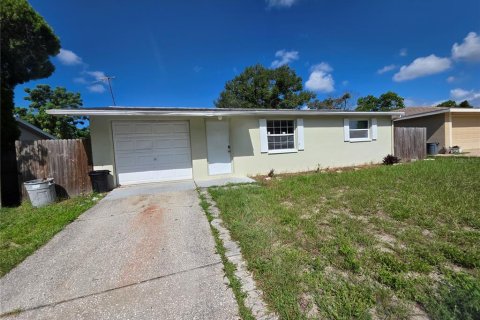 Casa en alquiler en Port Richey, Florida, 2 dormitorios, 74.32 m2 № 1913767 - foto 1