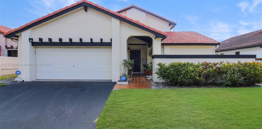 Casa en Hialeah, Florida 4 dormitorios, 231.79 m2 № 1698086