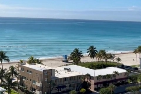 Снять в аренду кондоминиум в Холливуд, Флорида 2 спальни, 132.85м2, № 1990144 - фото 7