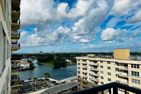 Снять в аренду кондоминиум в Холливуд, Флорида 2 спальни, 132.85м2, № 1990144 - фото 8