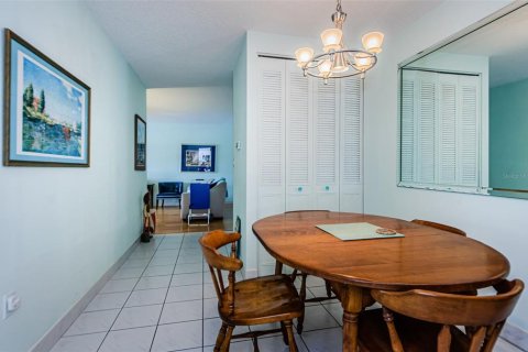 Condo in Dunedin, Florida, 2 bedrooms № 2233210 - photo 10