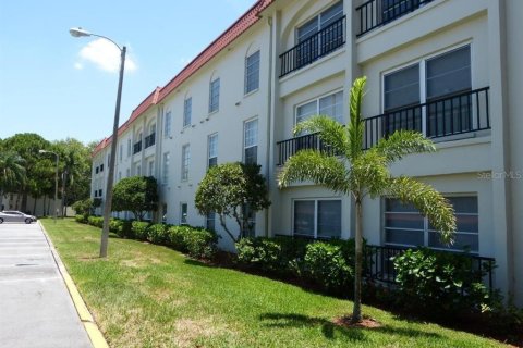 Condo in Dunedin, Florida, 2 bedrooms № 2233210