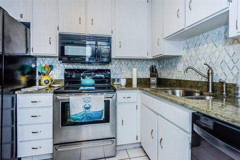 Condo in Dunedin, Florida, 2 bedrooms № 2233210 - photo 12