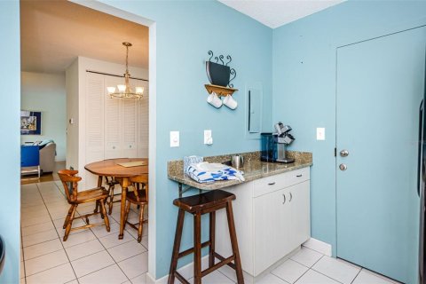 Condo in Dunedin, Florida, 2 bedrooms № 2233210 - photo 14