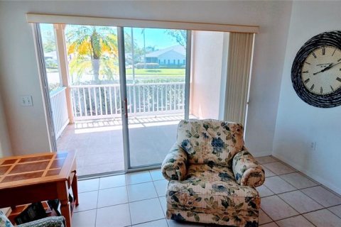 Duplex in Poinciana, Florida 2 bedrooms, 108.79 sq.m. № 1724671 - photo 2