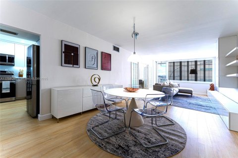 Снять в аренду кондоминиум в Холливуд, Флорида 2 спальни, 111.2м2, № 1958862 - фото 1