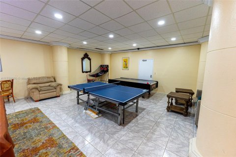 Снять в аренду кондоминиум в Холливуд, Флорида 2 спальни, 111.2м2, № 1958862 - фото 18