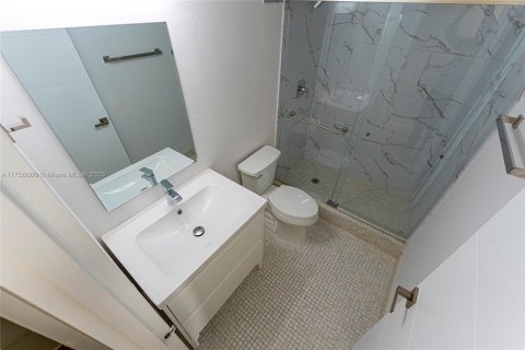 Снять в аренду кондоминиум в Холливуд, Флорида 2 спальни, 111.2м2, № 1958862 - фото 11
