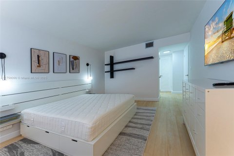 Снять в аренду кондоминиум в Холливуд, Флорида 2 спальни, 111.2м2, № 1958862 - фото 6