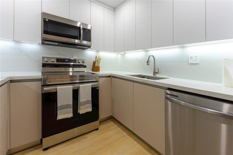 Снять в аренду кондоминиум в Холливуд, Флорида 2 спальни, 111.2м2, № 1958862 - фото 12