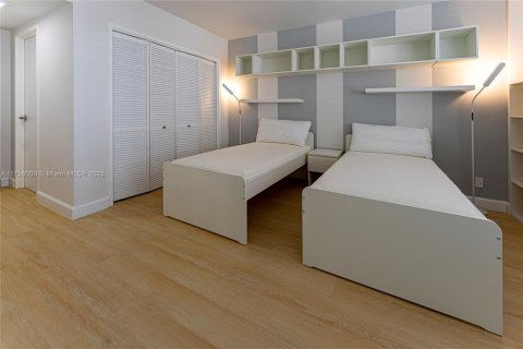 Снять в аренду кондоминиум в Холливуд, Флорида 2 спальни, 111.2м2, № 1958862 - фото 9