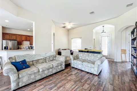 House in Lady Lake, Florida 3 bedrooms, 158.03 sq.m. № 1913388 - photo 11