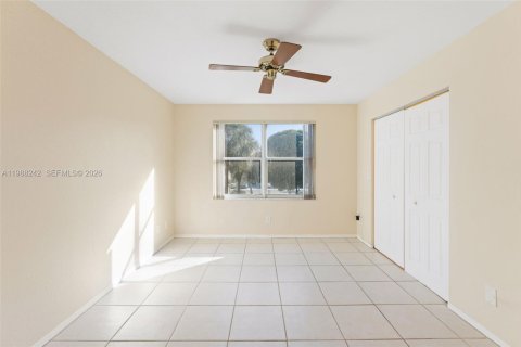 Снять в аренду таунхаус в Пемброк-Пайнс, Флорида 2 спальни, 104.05м2, № 2051335 - фото 13