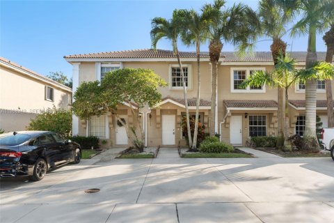 Adosado en Pembroke Pines, Florida 2 dormitorios, 104.05 m2 № 2051335