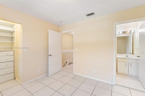 Снять в аренду таунхаус в Пемброк-Пайнс, Флорида 2 спальни, 104.05м2, № 2051335 - фото 17