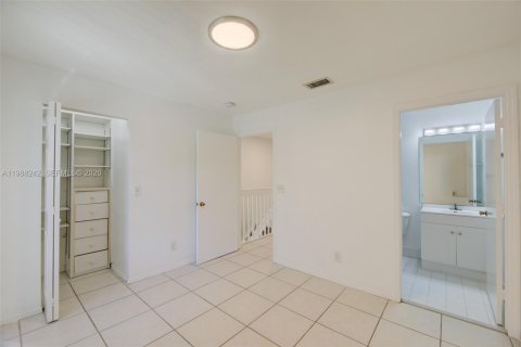 Снять в аренду таунхаус в Пемброк-Пайнс, Флорида 2 спальни, 104.05м2, № 2051335 - фото 25