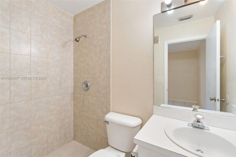 Снять в аренду таунхаус в Пемброк-Пайнс, Флорида 2 спальни, 104.05м2, № 2051335 - фото 18