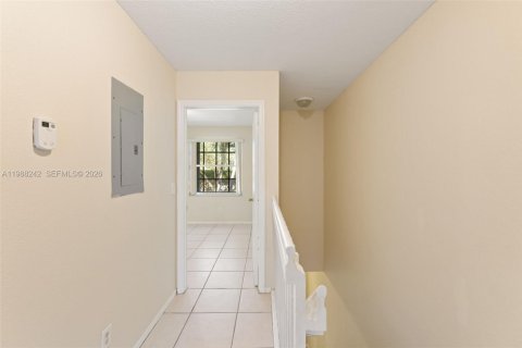 Снять в аренду таунхаус в Пемброк-Пайнс, Флорида 2 спальни, 104.05м2, № 2051335 - фото 10