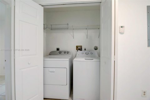 Снять в аренду таунхаус в Пемброк-Пайнс, Флорида 2 спальни, 104.05м2, № 2051335 - фото 28