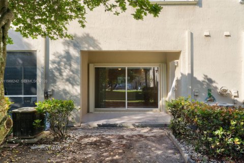 Снять в аренду таунхаус в Пемброк-Пайнс, Флорида 2 спальни, 104.05м2, № 2051335 - фото 20