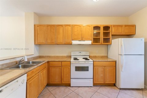 Снять в аренду таунхаус в Пемброк-Пайнс, Флорида 2 спальни, 104.05м2, № 2051335 - фото 4